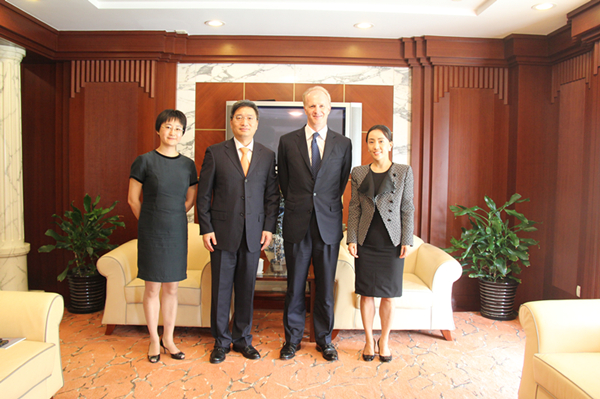 周仲飞常务副院长会见加拿大养老基金投资公司马勤